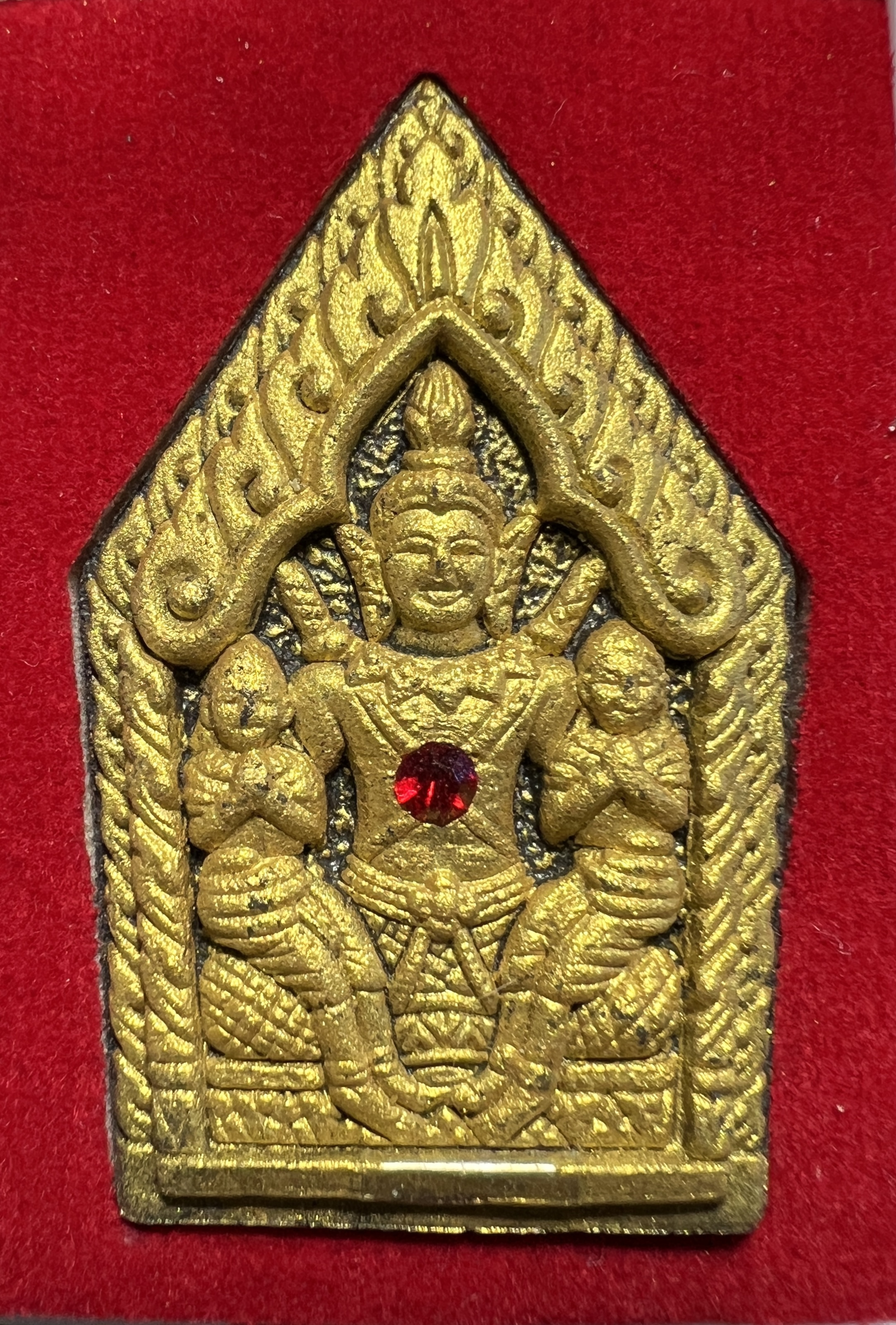 พระขุนแผนหลังงั่ง เนื้อว่านดำปิดทอง Khunpaen backside Phor Ngang Black Herb powder-Gold color SKU-02002