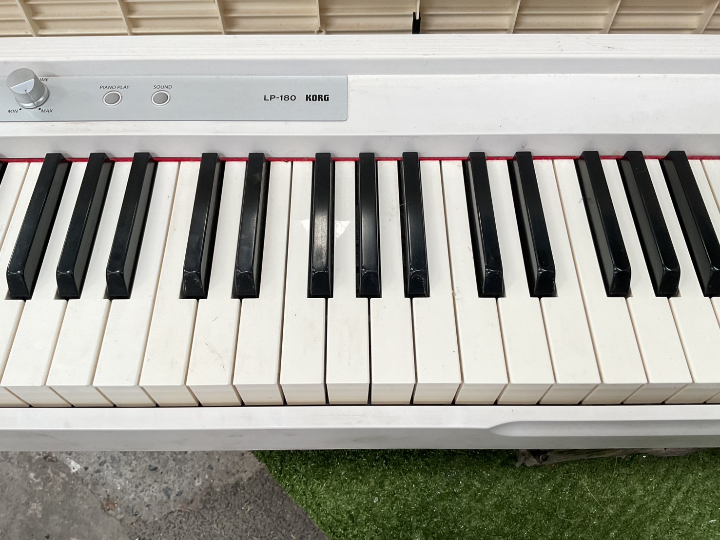 เปียโน KORG : LP-180 สินค้าไม่พร้อมใช้งาน (ต้องซ่อม)