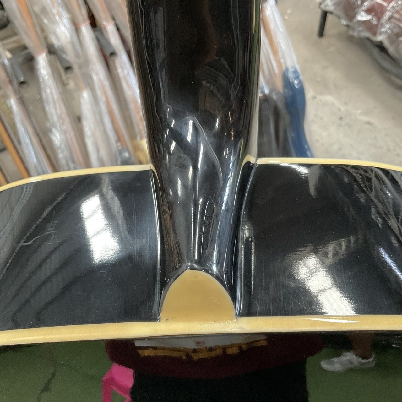 กีต้าร์โปร่ง HONEY BEE : W-15 BK