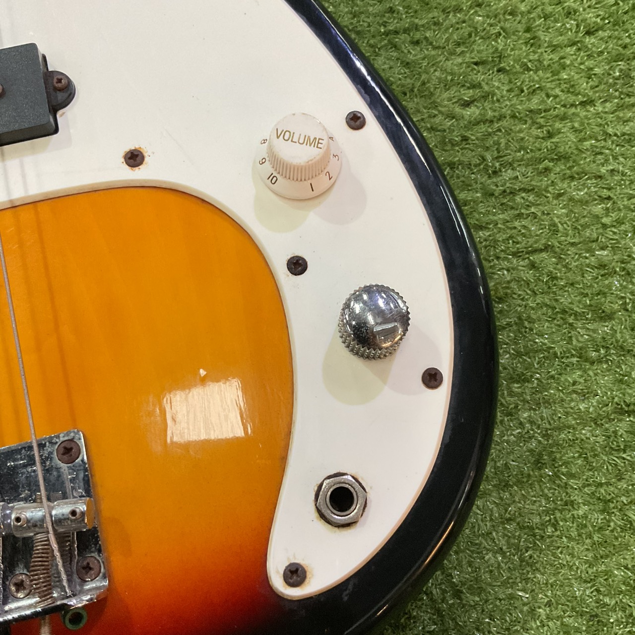 กีต้าร์เบส Legend