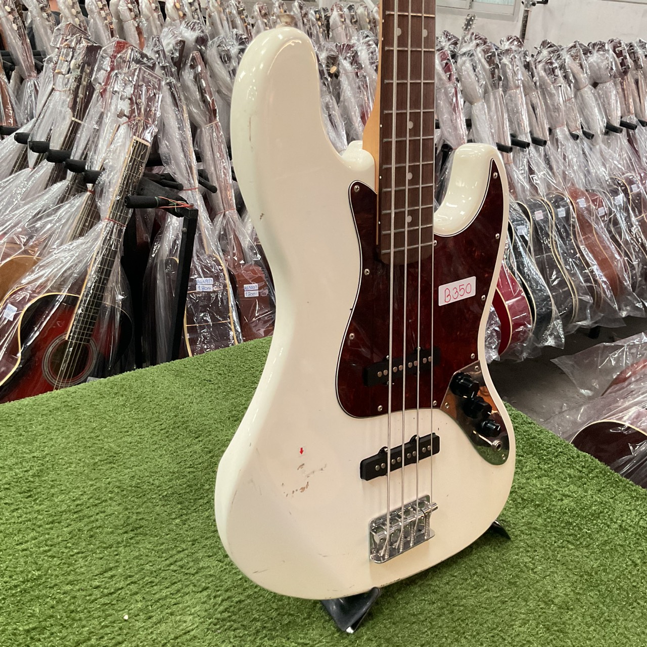 กีต้าร์เบส Mavis