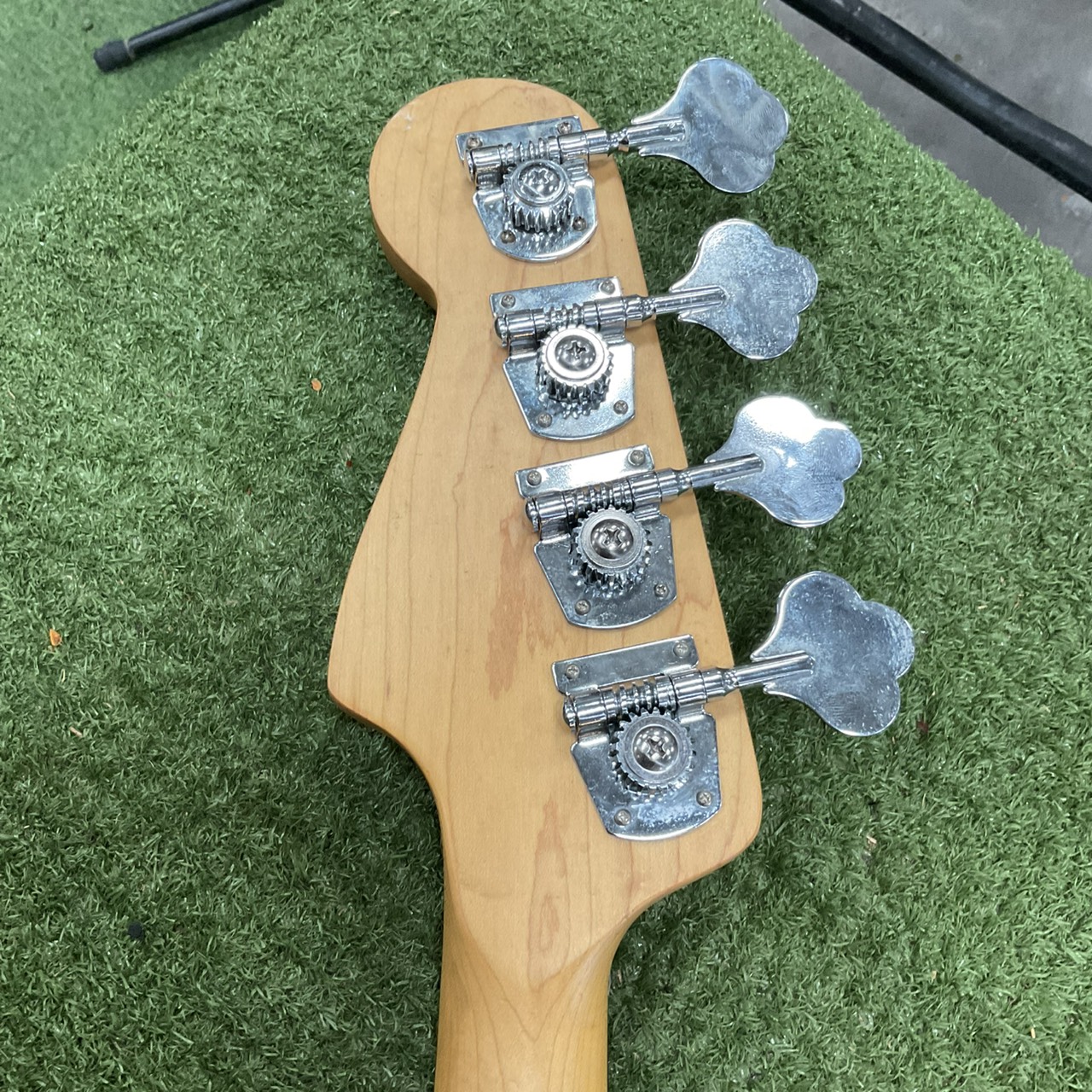 กีต้าร์เบส Mavis