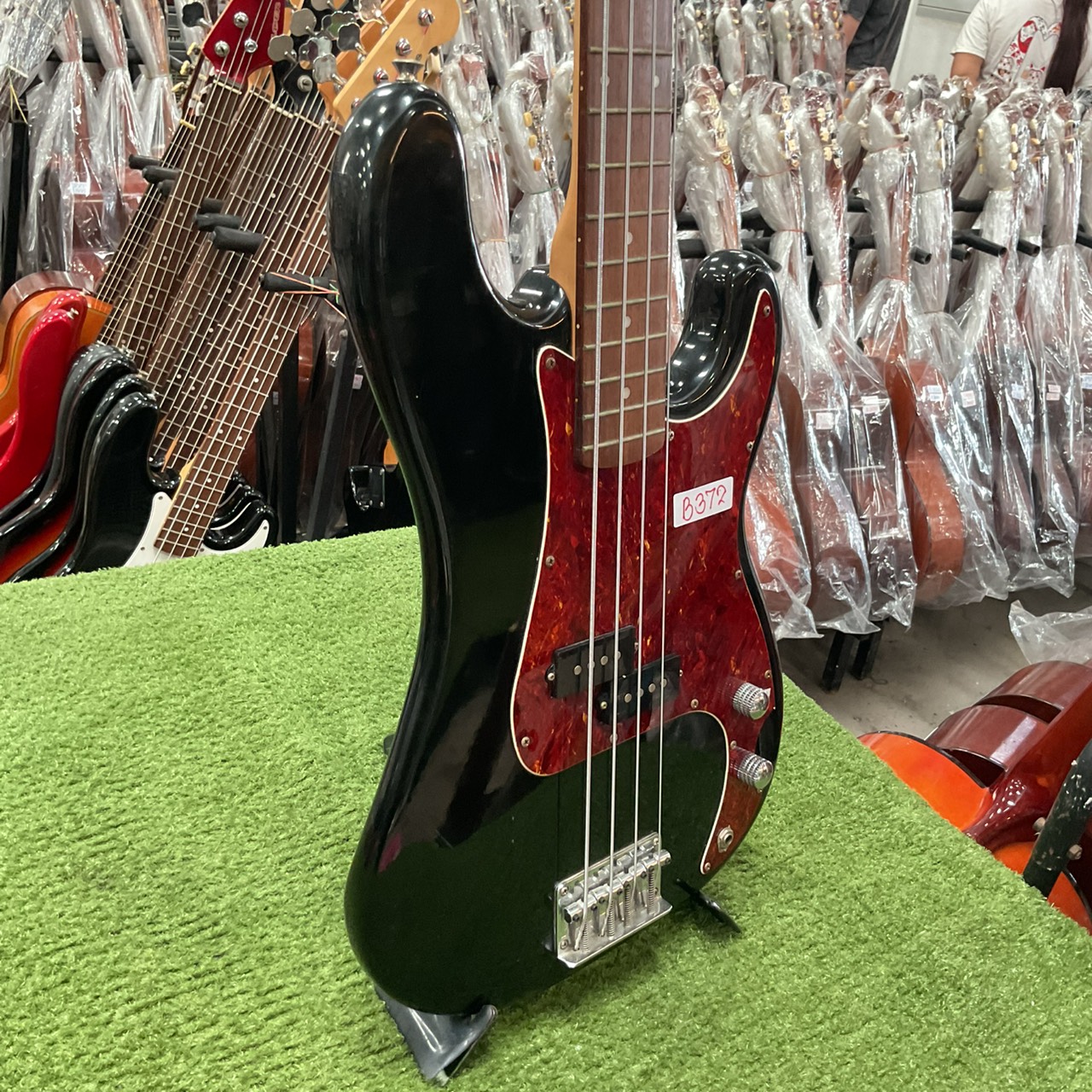 กีต้าร์เบส Maison