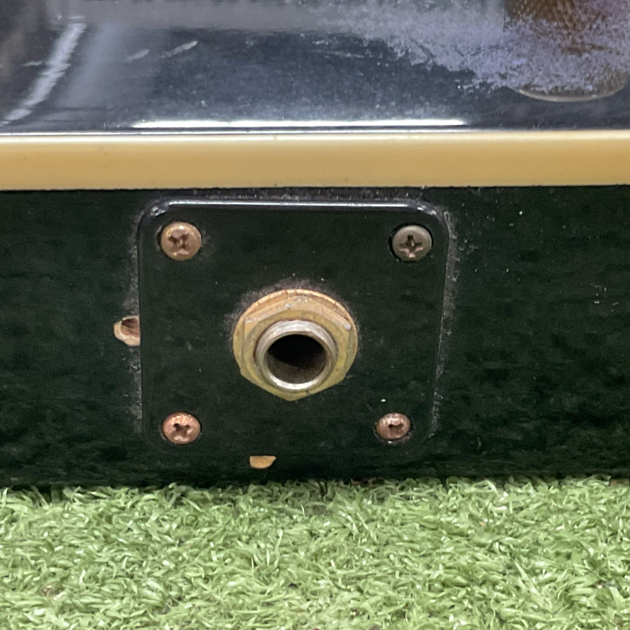 กีต้าร์เบส M