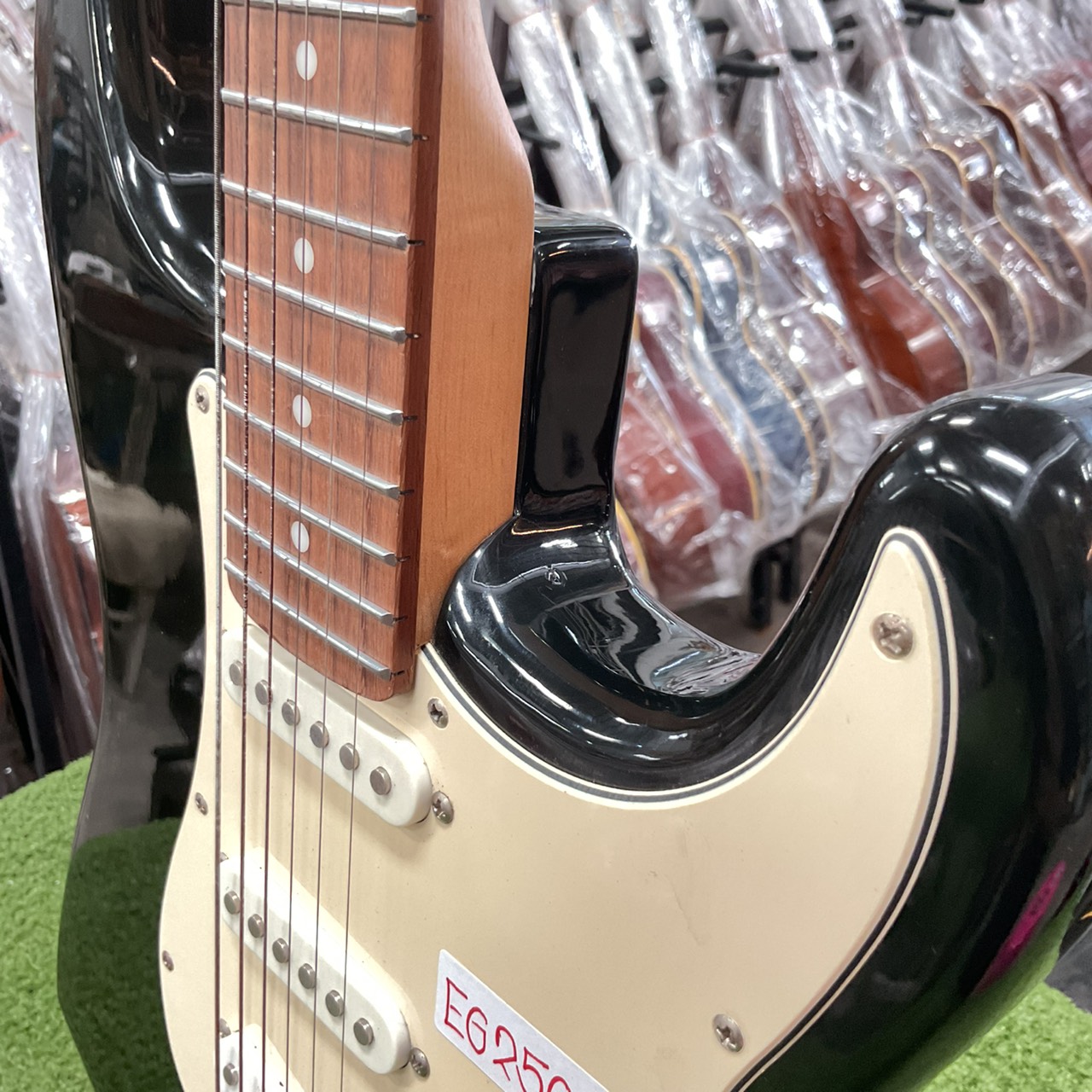 กีต้าร์ไฟฟ้า BUSKER'S