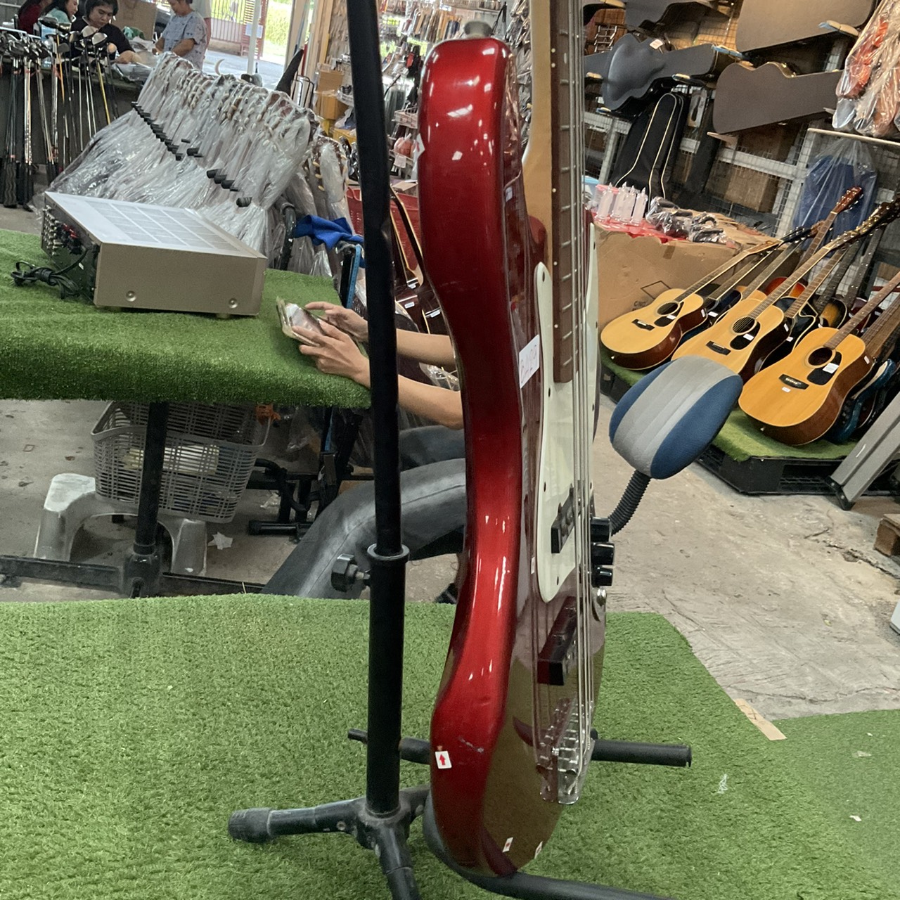 กีต้าร์เบส BUSKER'S