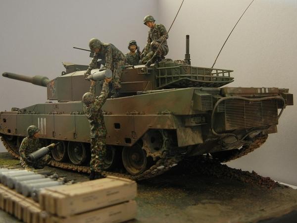 โมเดลรถถังทามิย่า ขนาด 1/35 Tamiya TA35260 Tamiya JGSDF Type 90 Tank - Ammo Loading Crew