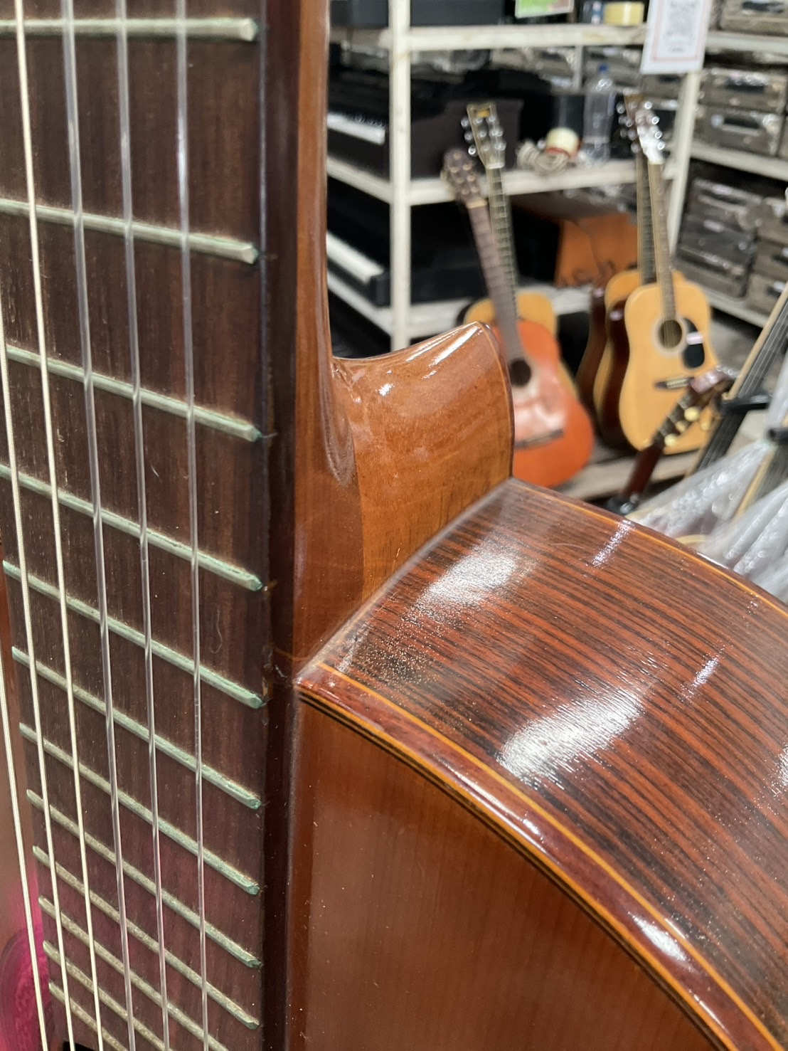 กีต้าร์คลาสสิค Abe Gut : 63D