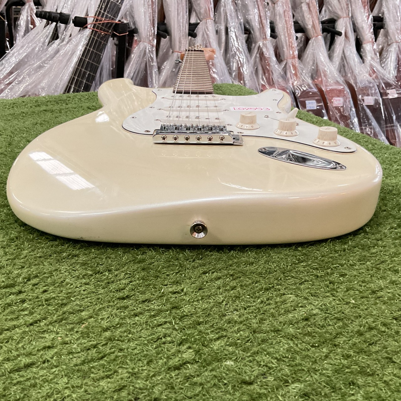 กีต้าร์ไฟฟ้า Mavis