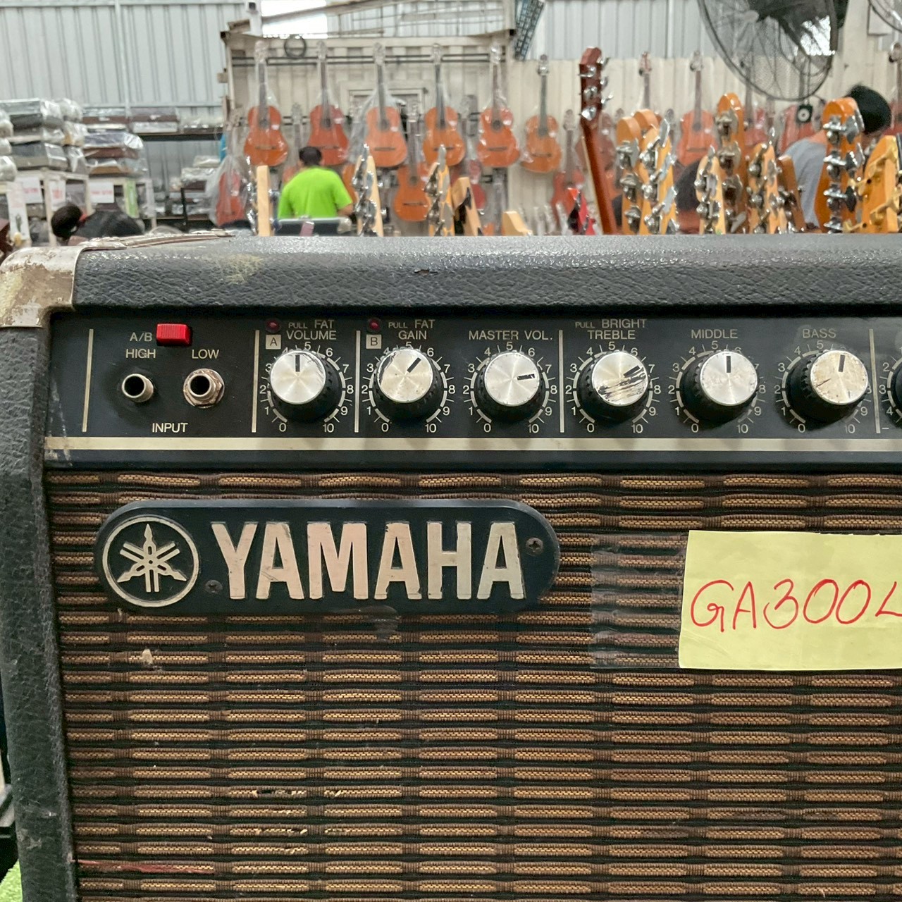 แอมป์กีต้าร์ YAMAHA : F100-112