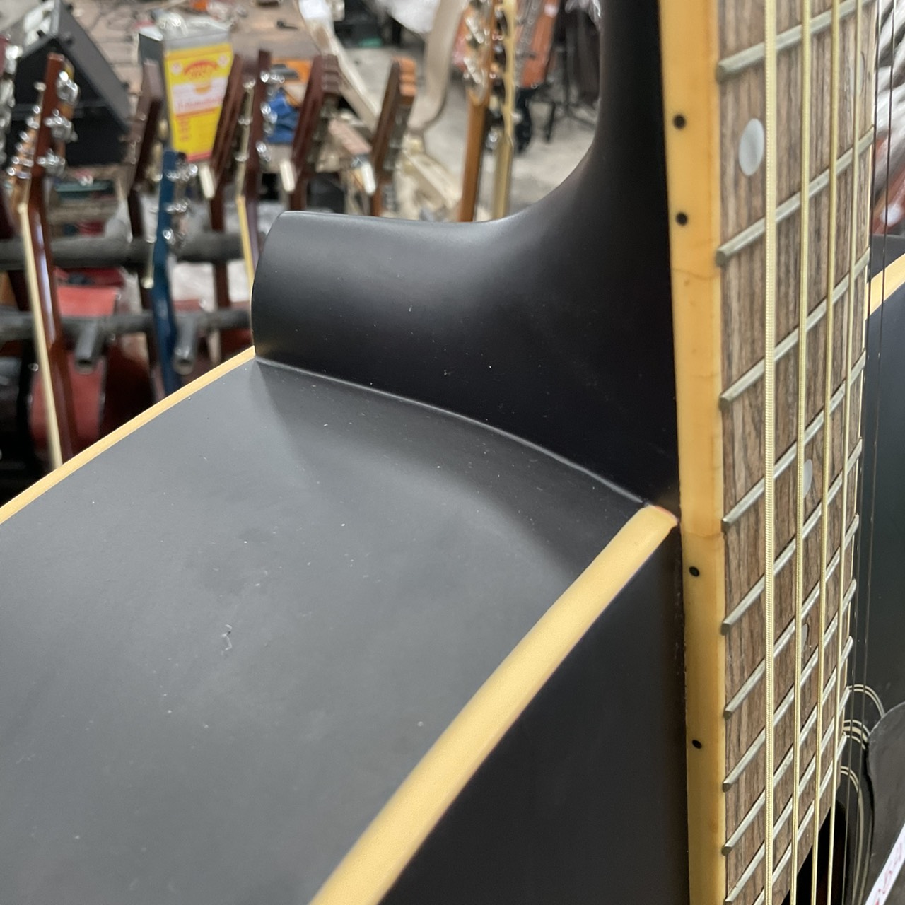 กีต้าร์โปร่ง HONEY BEE : W-15M BK