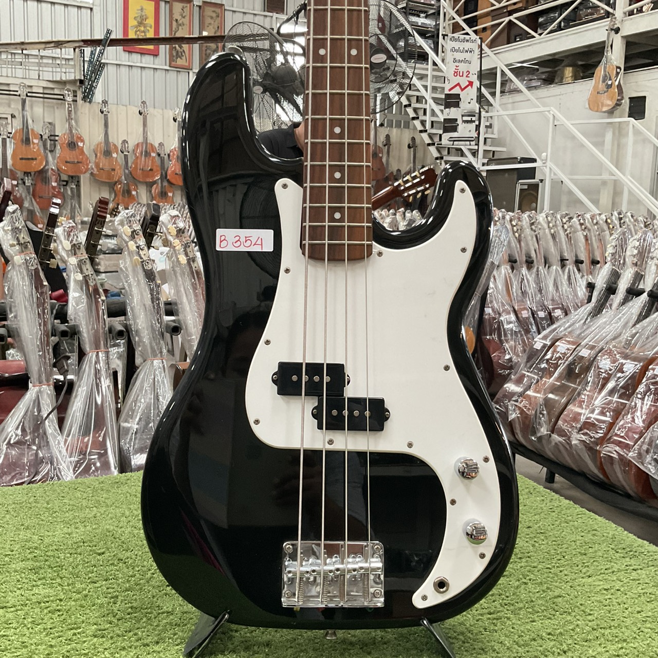 กีต้าร์เบส BUSKER'S