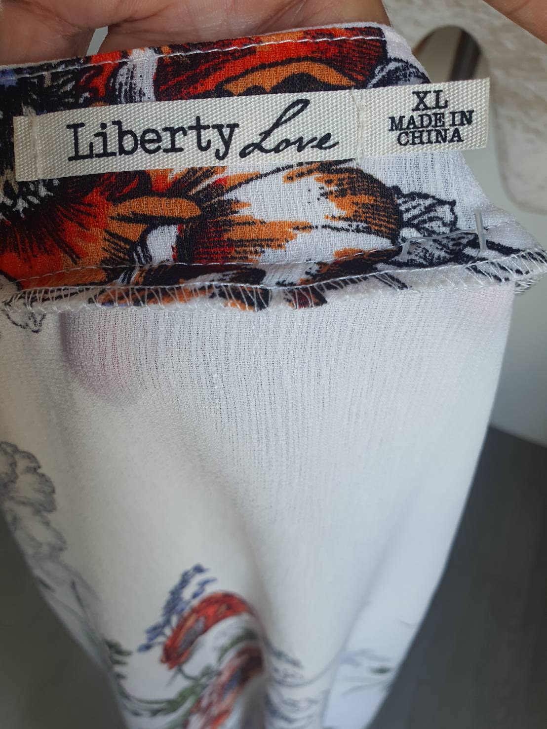 FF05371 เสื้อคลุมมือสอง ลายดอกไม้ แบรนด์ Liberty Love