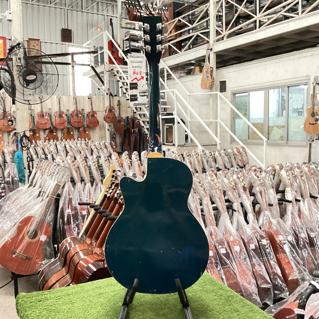 กีต้าร์โปร่งไฟฟ้า Mavis