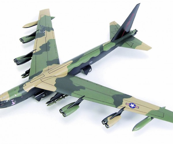 โมเดลเครื่องบิน Tamiya ขนาด 1/100 TA60025 Tamiya Boeing B-52D