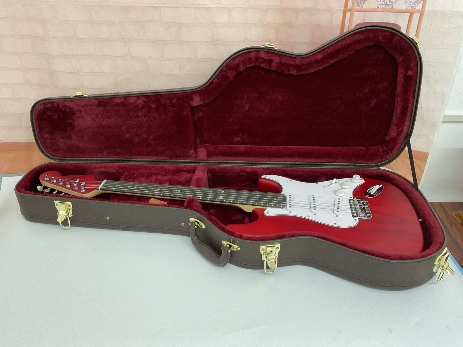 กล่องเคสกีต้าร์ไฟฟ้า (ใส่ได้ทุกทรง SD,LP,TL,SG) สีน้ำตาล