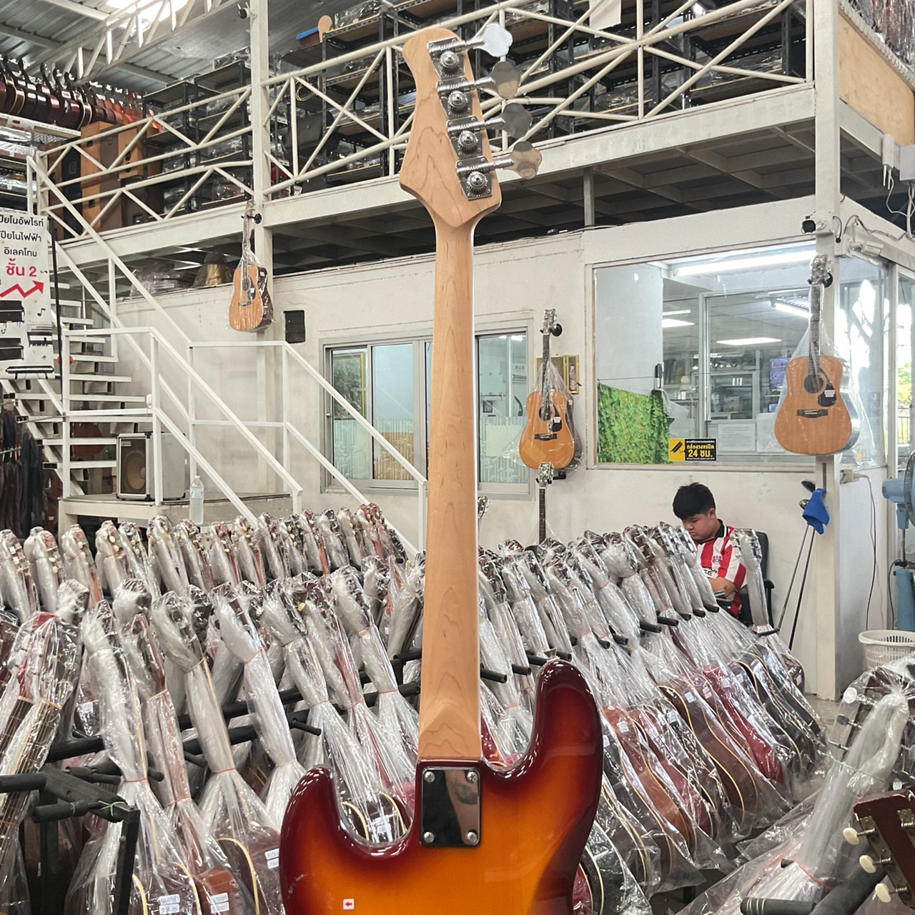 กีต้าร์เบส PHOTOGENIC