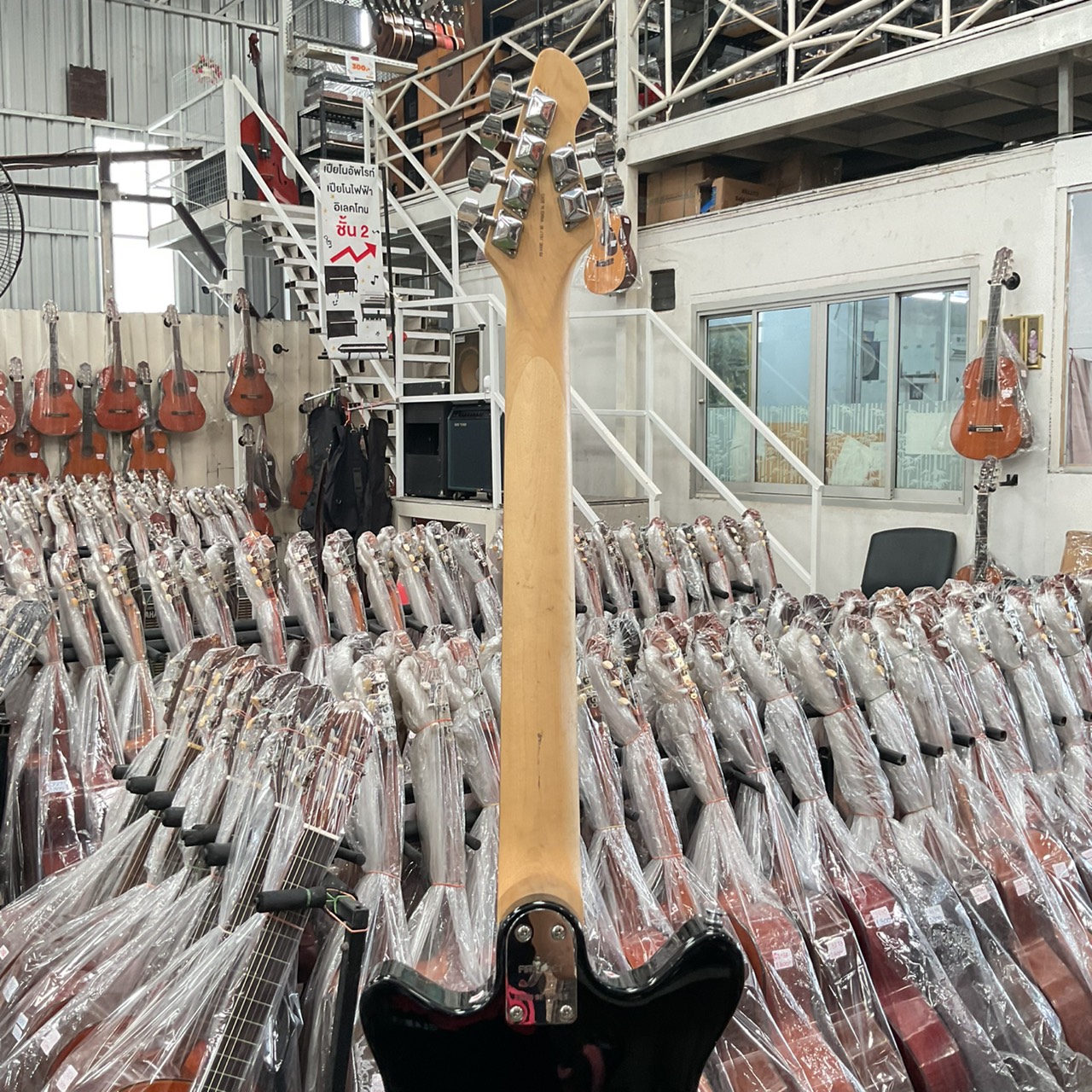 กีต้าร์ไฟฟ้า FIRST ACT : ME1980