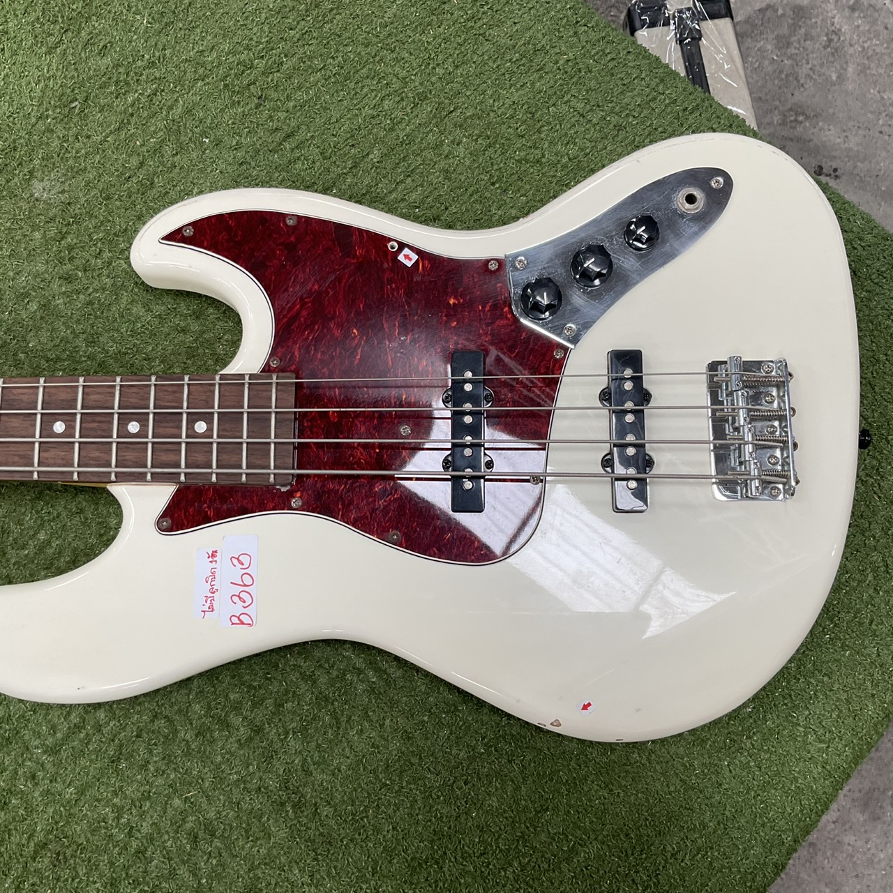 กีต้าร์เบส Legend