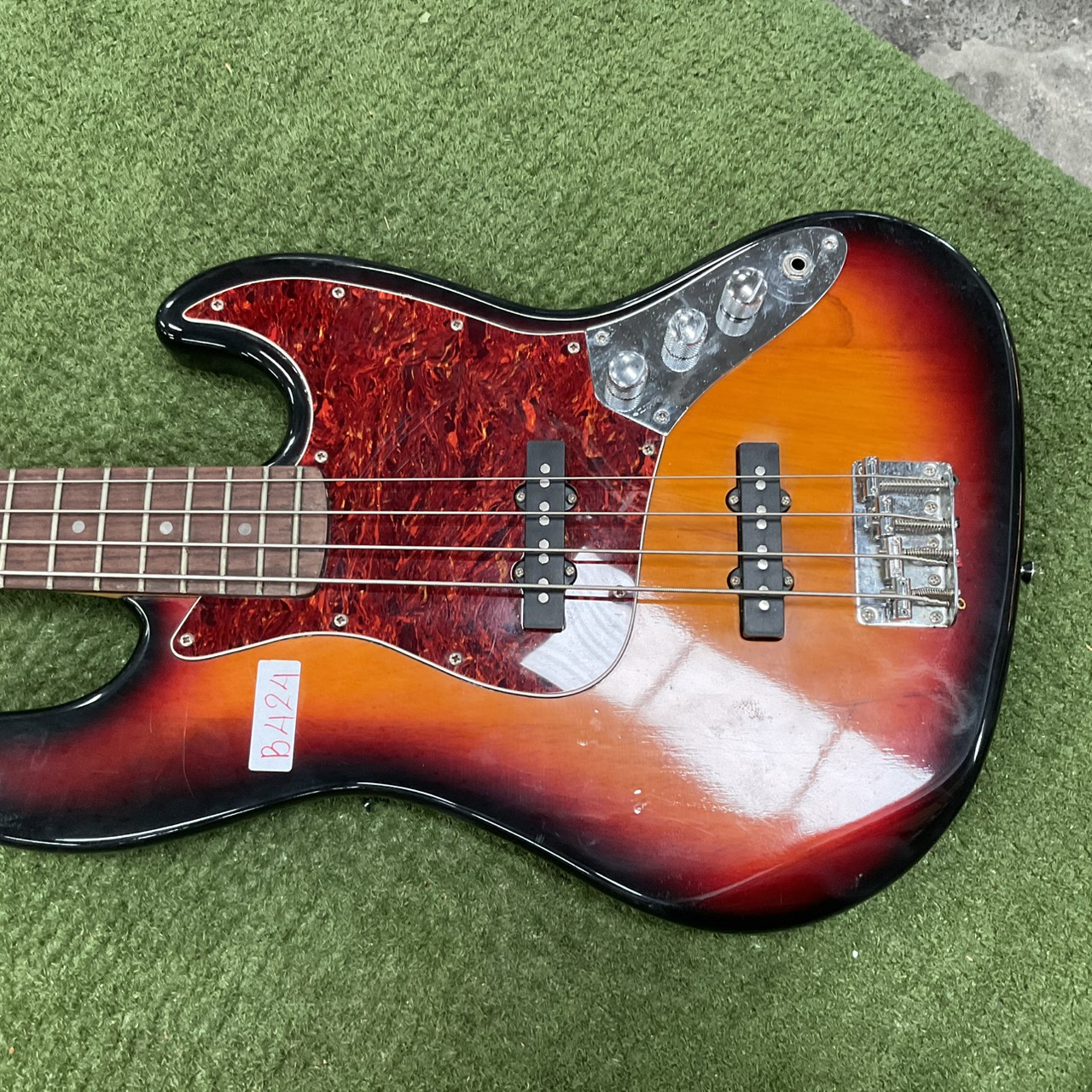 กีต้าร์เบส Mavis