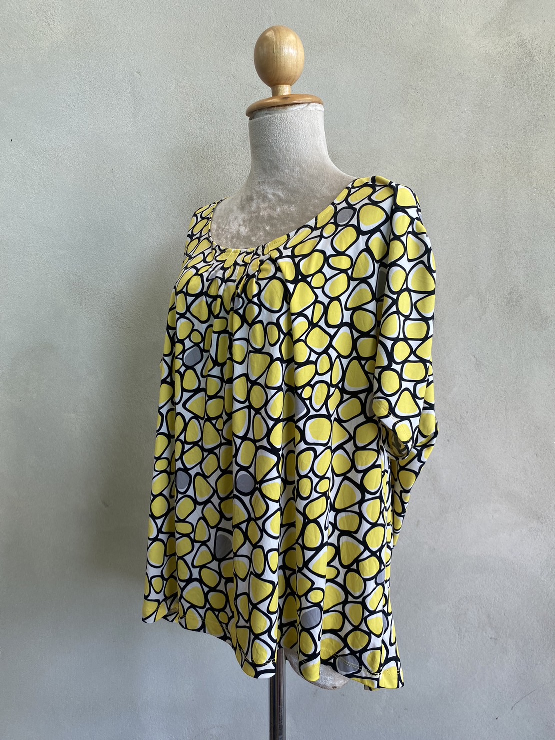 FF04741 เสื้อผ้ามือสอง สีเหลือง แบรนด์ Ruby rd. อก 52-58 นิ้ว