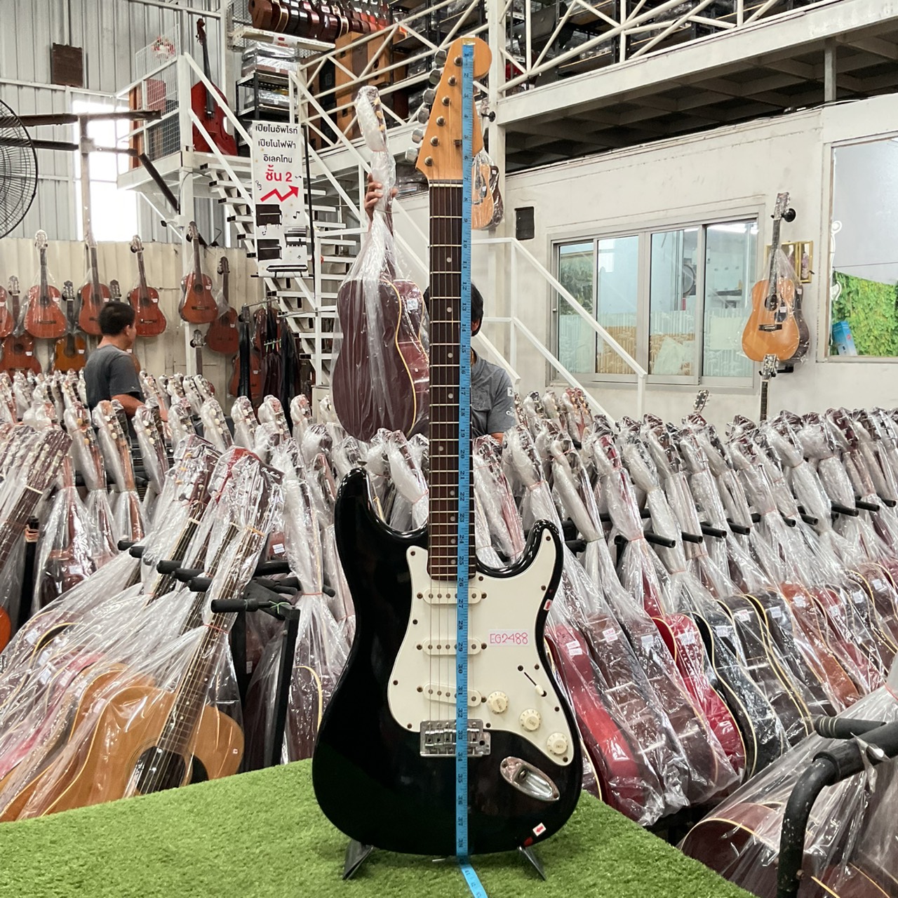 กีต้าร์ไฟฟ้า ยี่ห้อตามภาพ