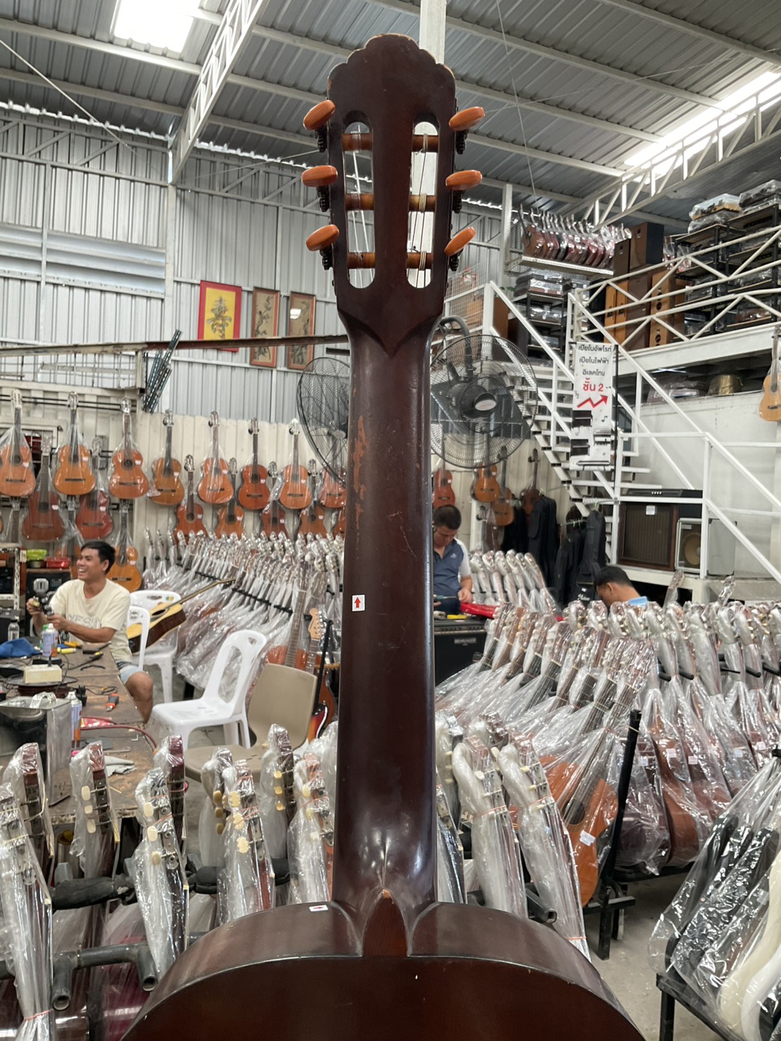 กีต้าร์คลาสสิค ยี่ห้อตามภาพ