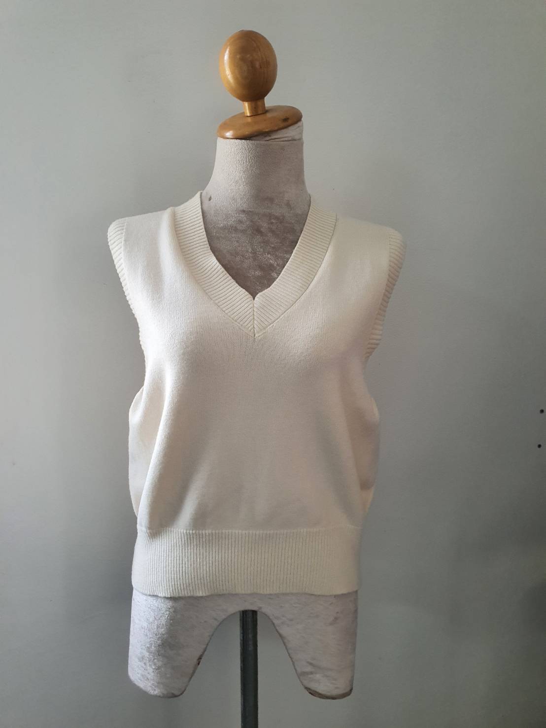 FF06475 เสื้อผ้ามือสอง สีครีม อก 34-38 นิ้ว