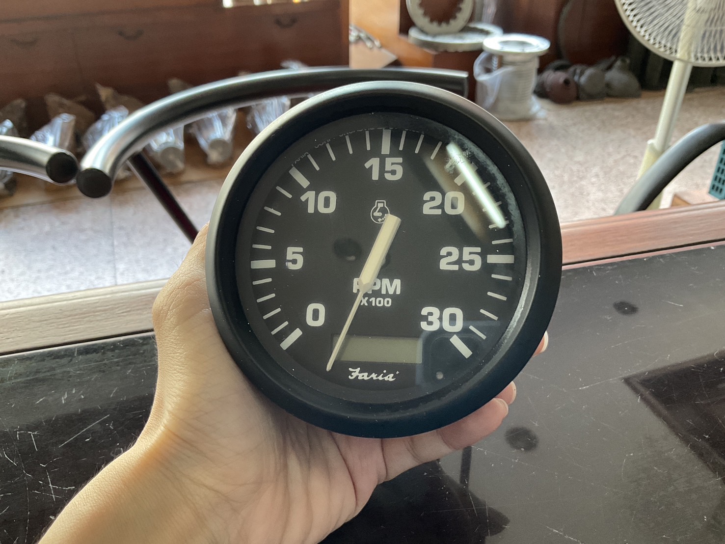 เกจ์วัดรอบ FARIA 3000 RPM 3.5 นิ้ว วัดชั่วโมงในตัว 12V ต่อกับไฟร์วีล