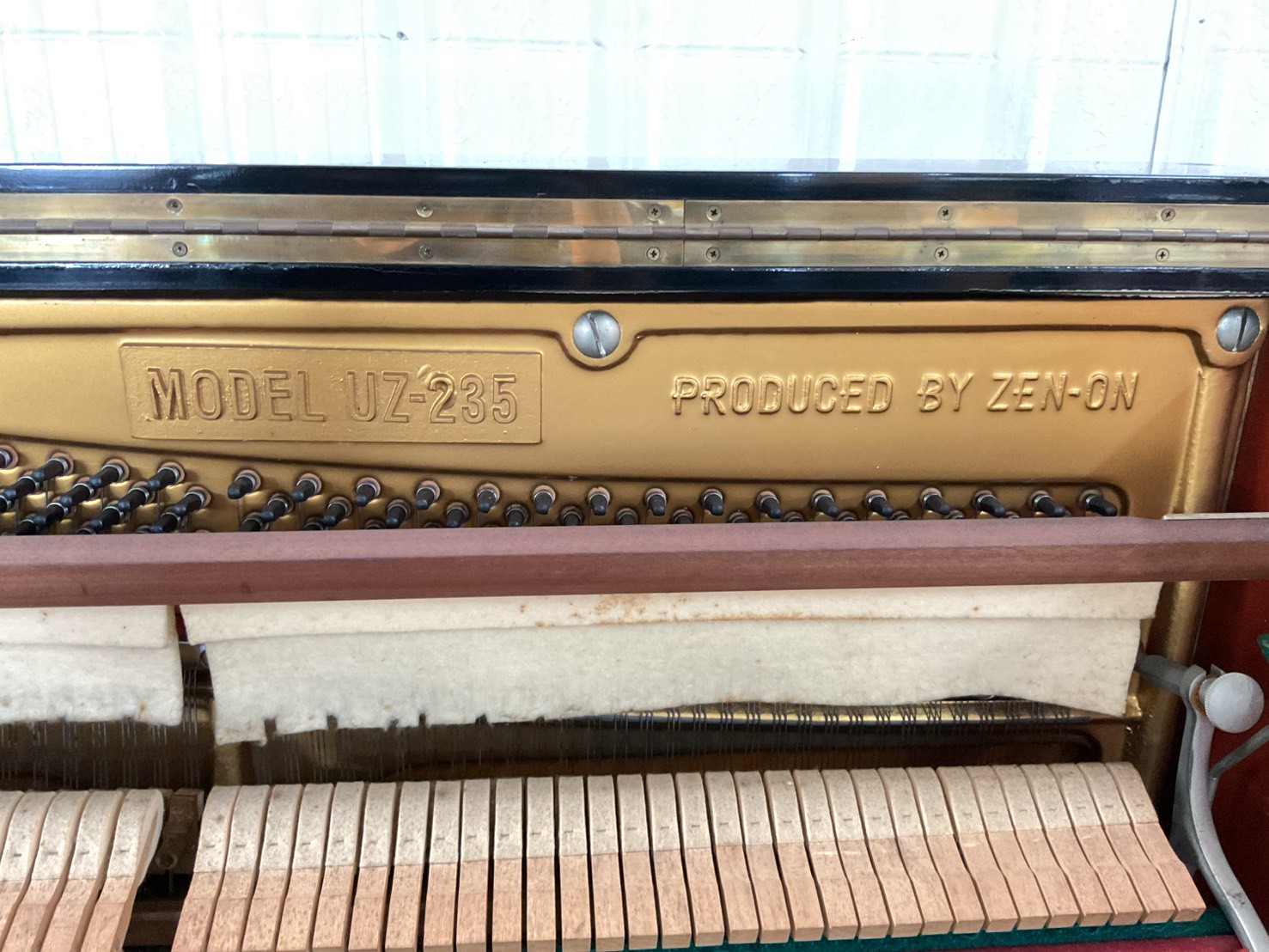 เปียโนอัพไลท์ ZEN-ON : UZ-235