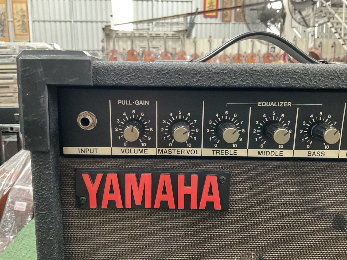 แอมป์กีต้าร์ YAMAHA : VX10