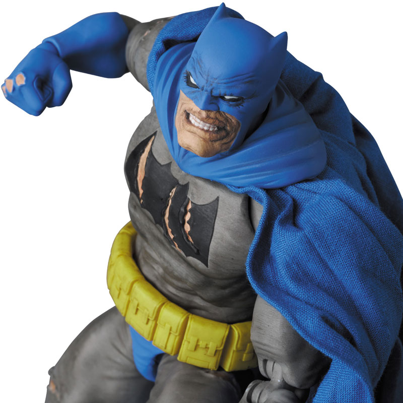 MAFEX No.119 MAFEX BATMAN (TDKR: The Dark Knight Triumphant)(Pre-order)