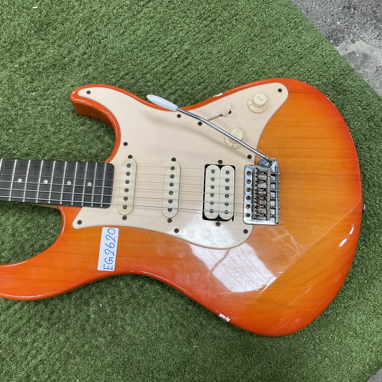 กีต้าร์ไฟฟ้า YAMAHA : YGS 112T