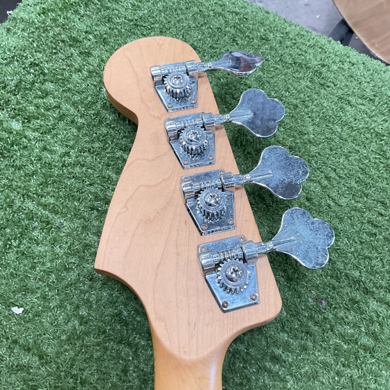 กีต้าร์เบส BUSKER'S