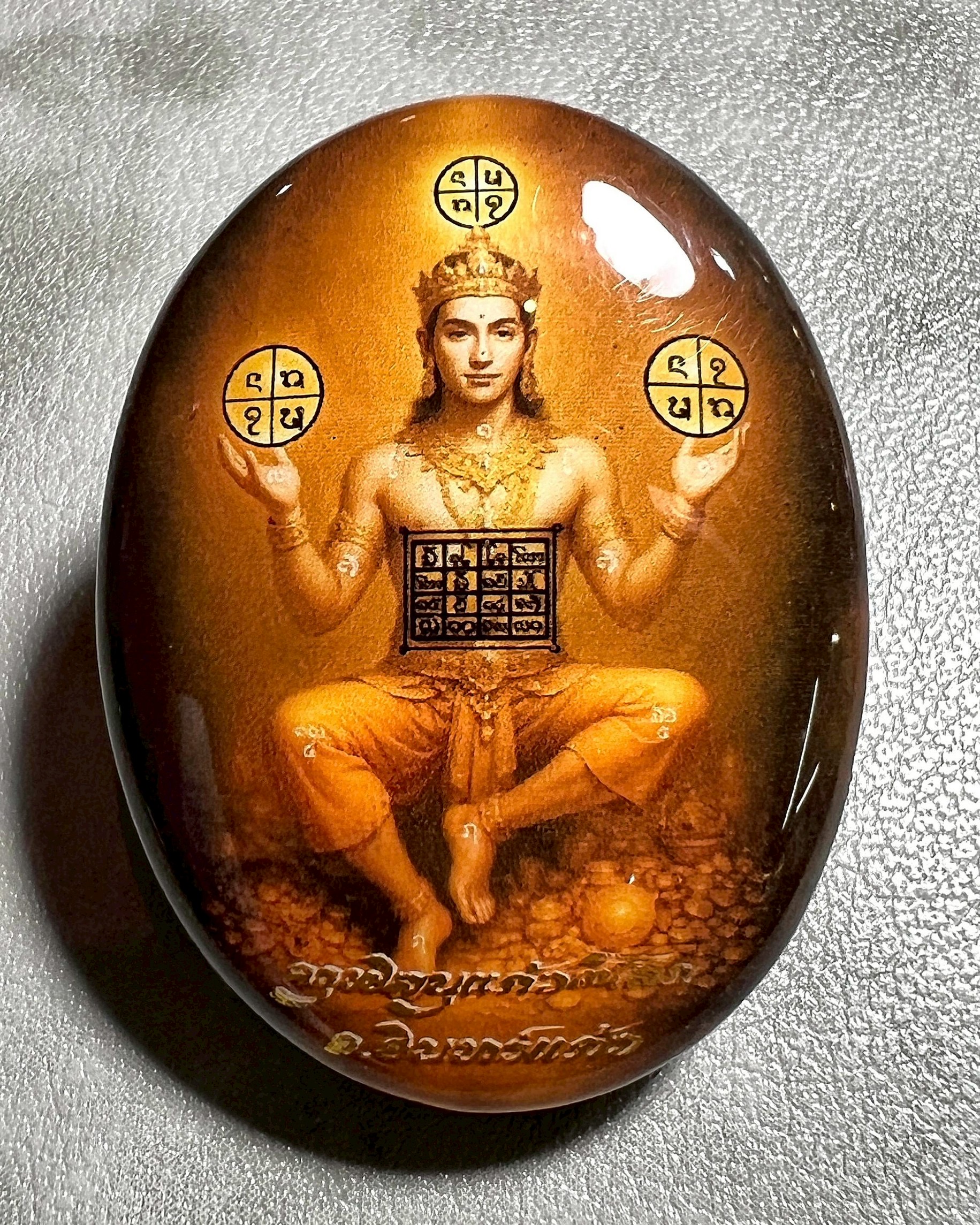 ล็อกเก็ตครูพิสนูแก้ว3โลก (ขนาดกลาง) Three Sacred Orbs God Locket. (medium size) SKU-04003