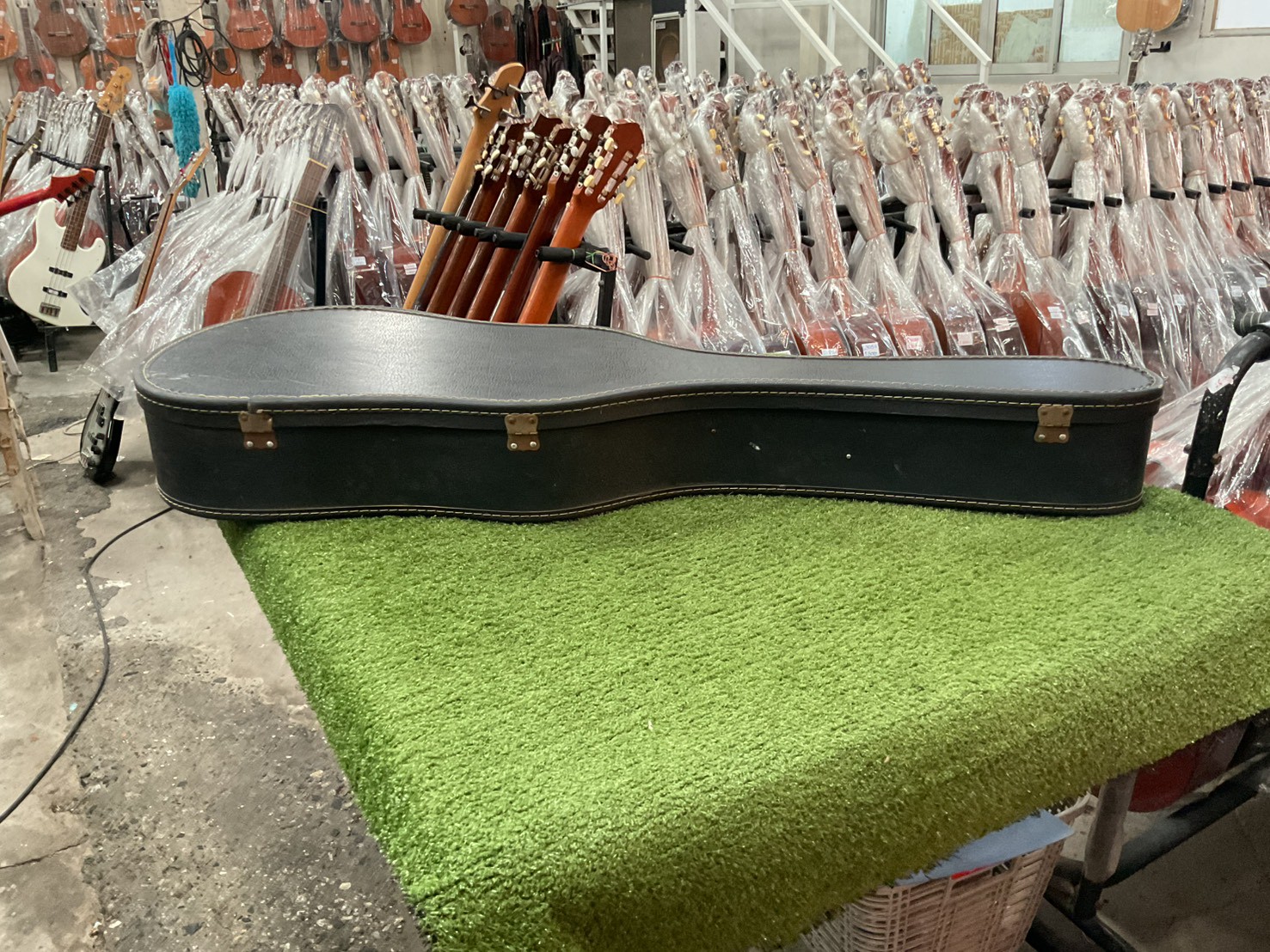 กล่องเคสกีต้าร์คลาสสิค