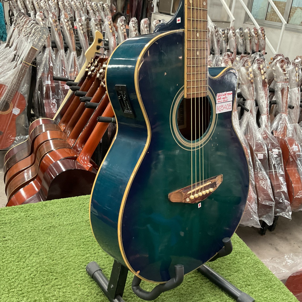 กีต้าร์โปร่งไฟฟ้า Mavis