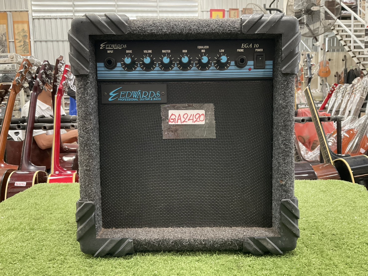 แอมป์กีต้าร์และเบส EDWARDS : EGA10