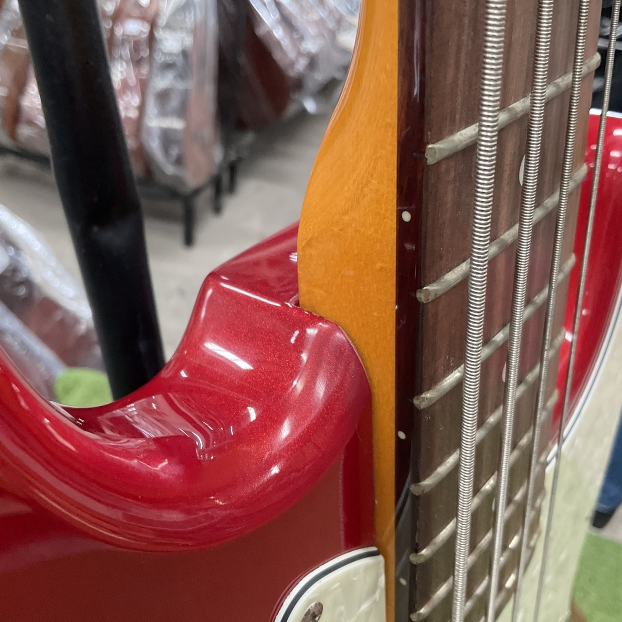 กีต้าร์เบส Legend