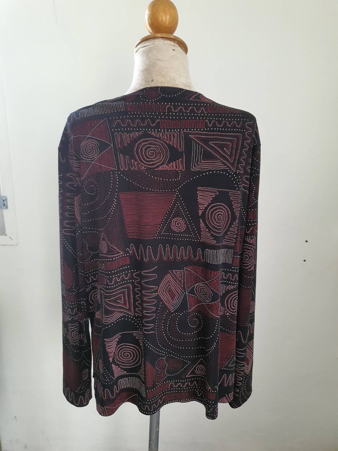 FF05648 เสื้อคลุม มือสอง สีดำลาย แบรนด์ IMPRESSIONS อก 42-46 นิ้ว