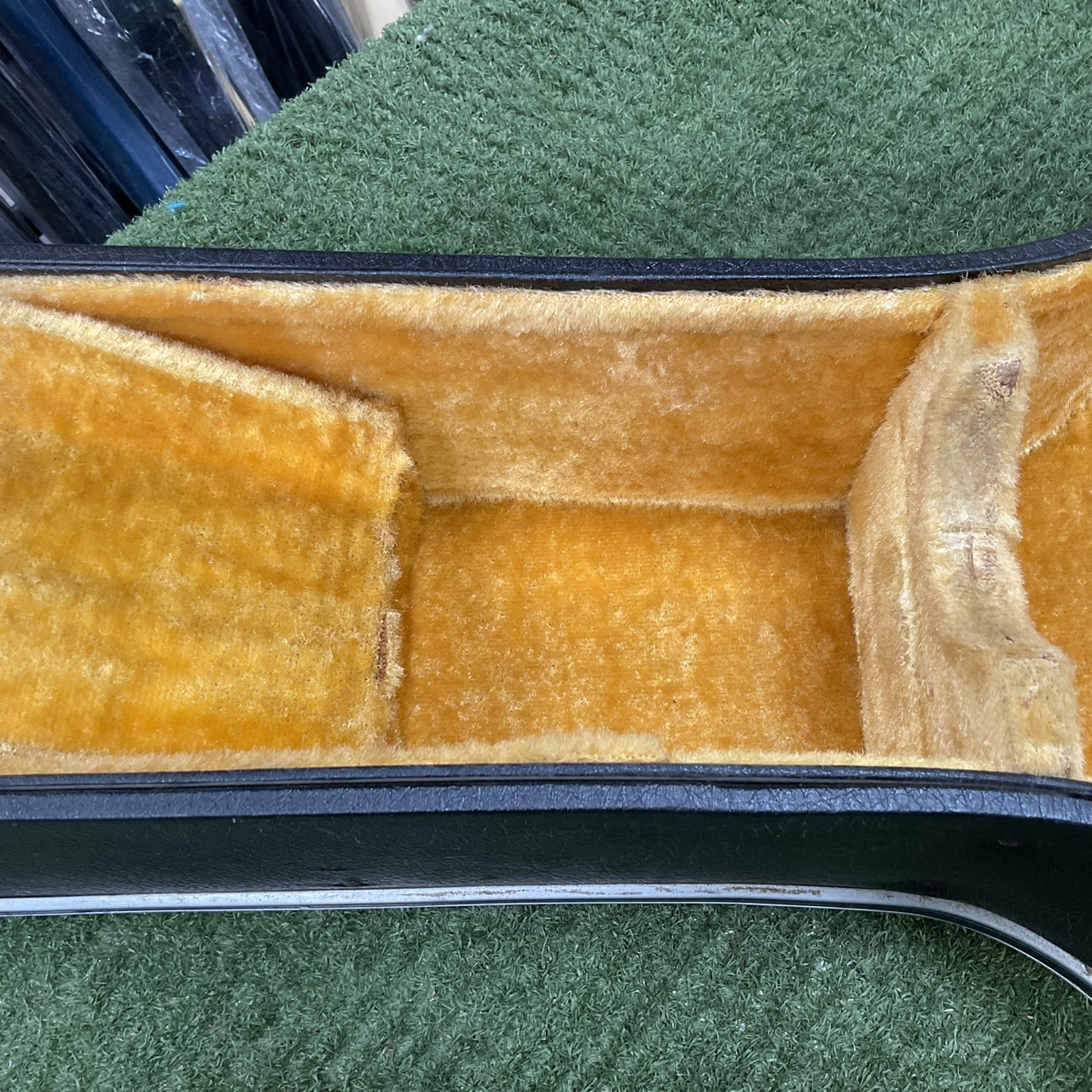 กล่องเคสกีต้าร์โปร่ง