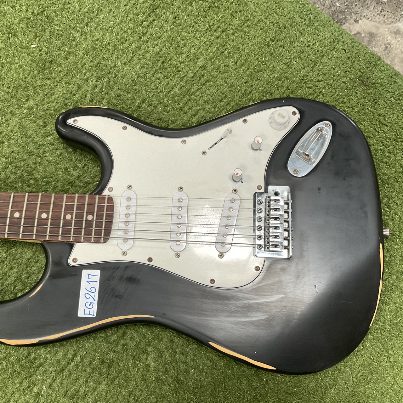 กีต้าร์ไฟฟ้า ยี่ห้อตามภาพ