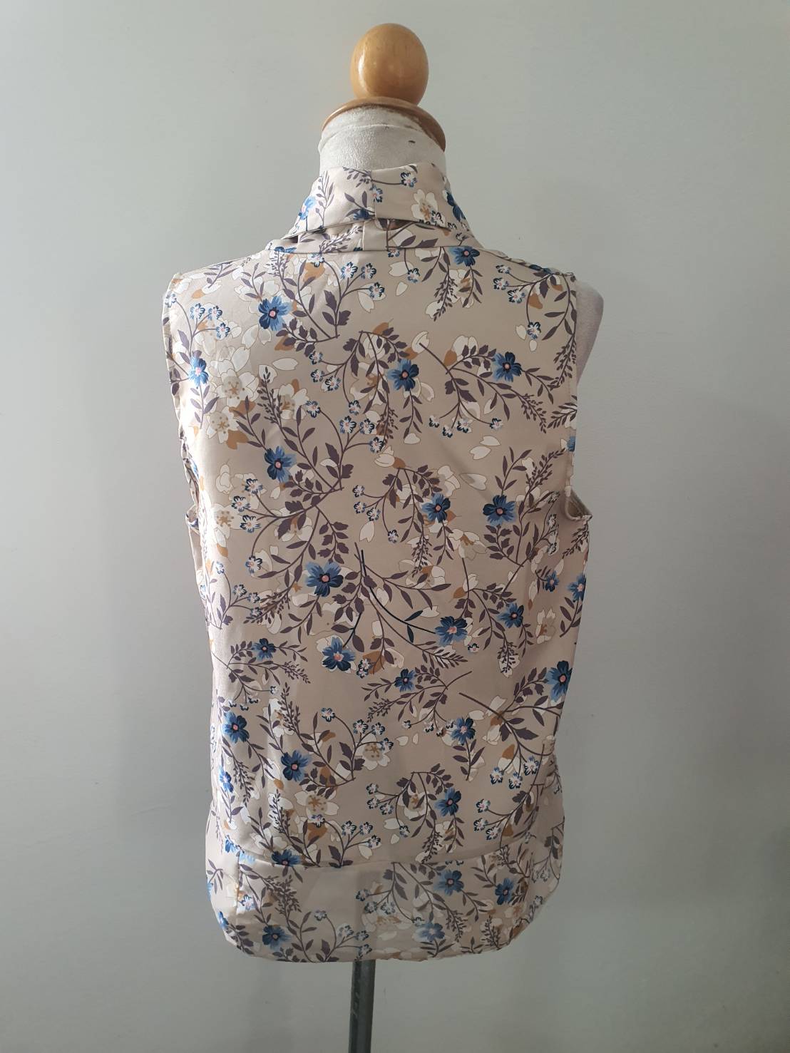 FF06445 เสื้อผ้ามือสอง ลายดอกไม้ สีน้ำตาล อก 38 นิ้ว