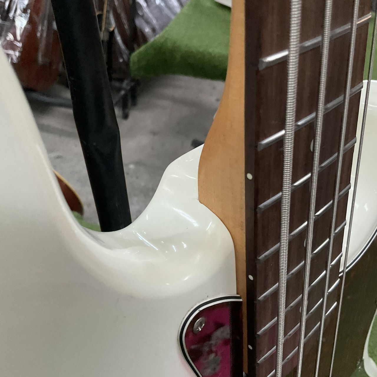 กีต้าร์เบส Mavis