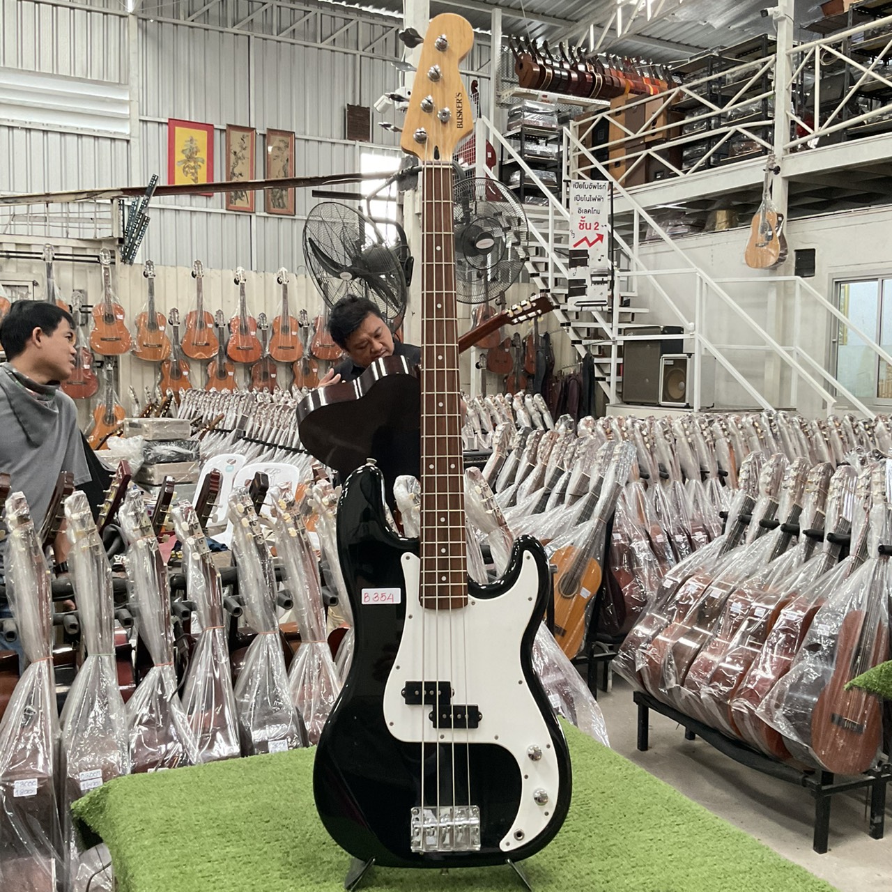 กีต้าร์เบส BUSKER'S