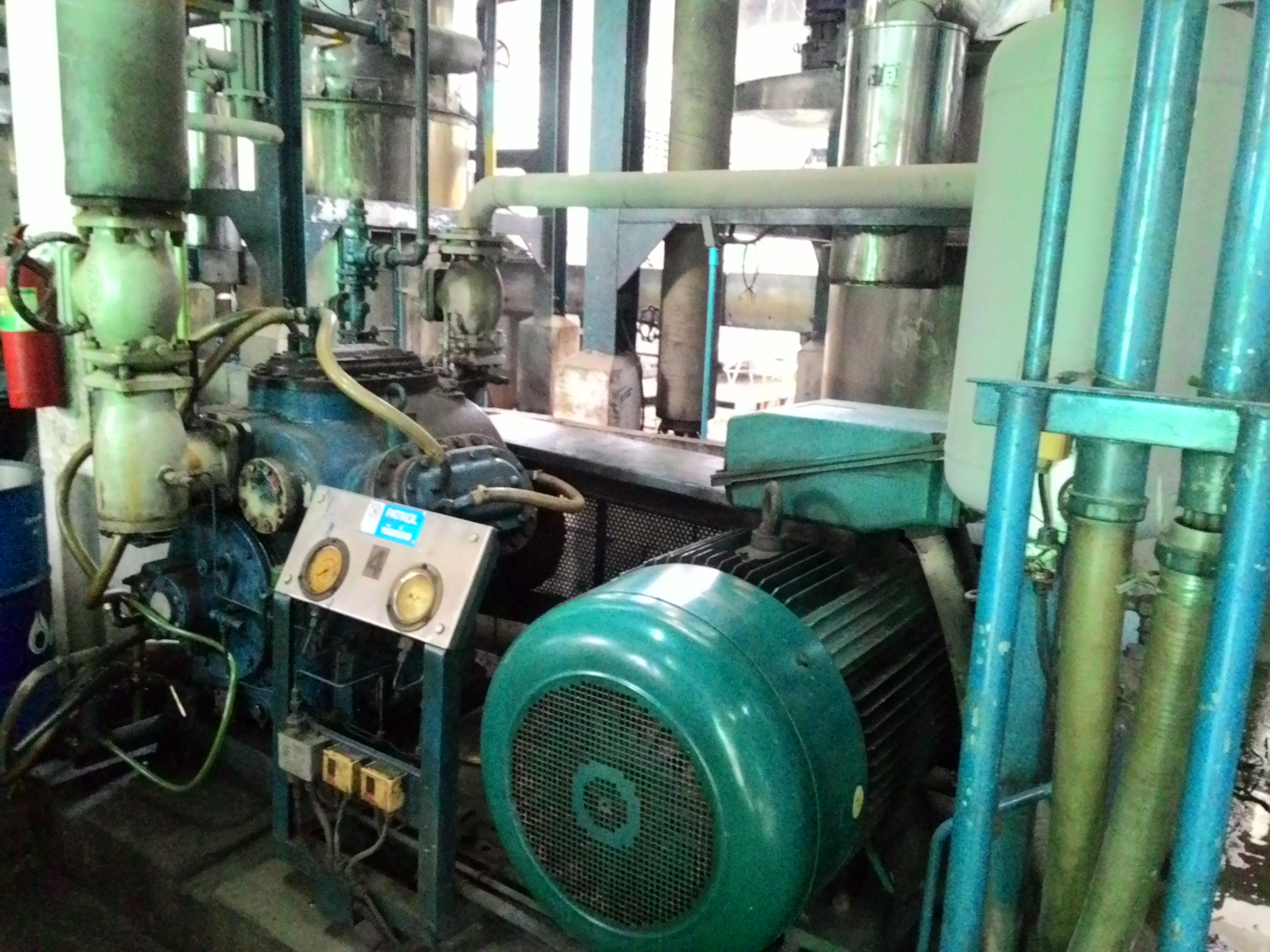 เครื่องผลิตน้ำแข็งหลอด ขนาด 30 ตัน/วัน คอมเพรสเซอร์ Mycom 6 B