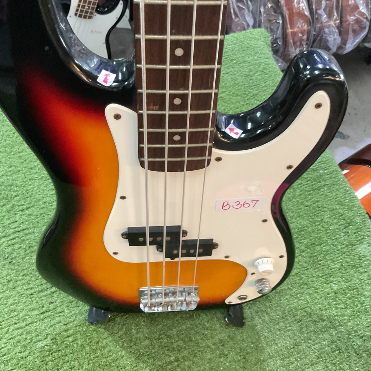 กีต้าร์เบส Legend