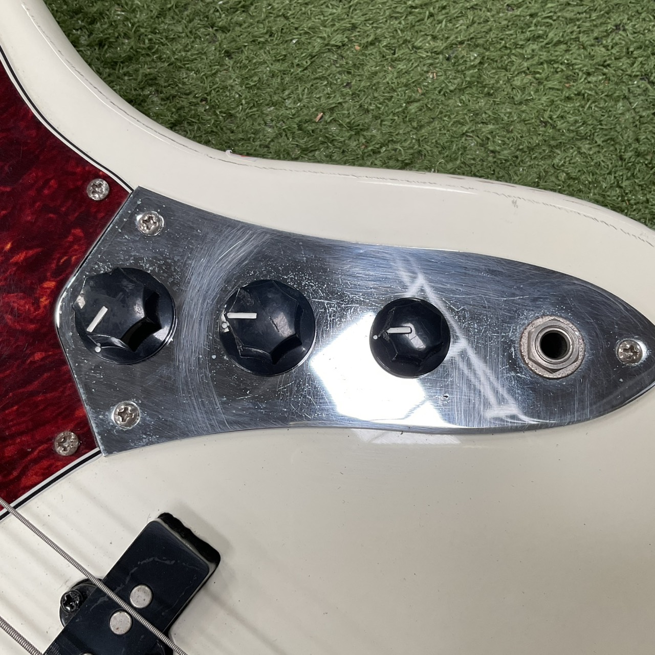 กีต้าร์เบส Legend