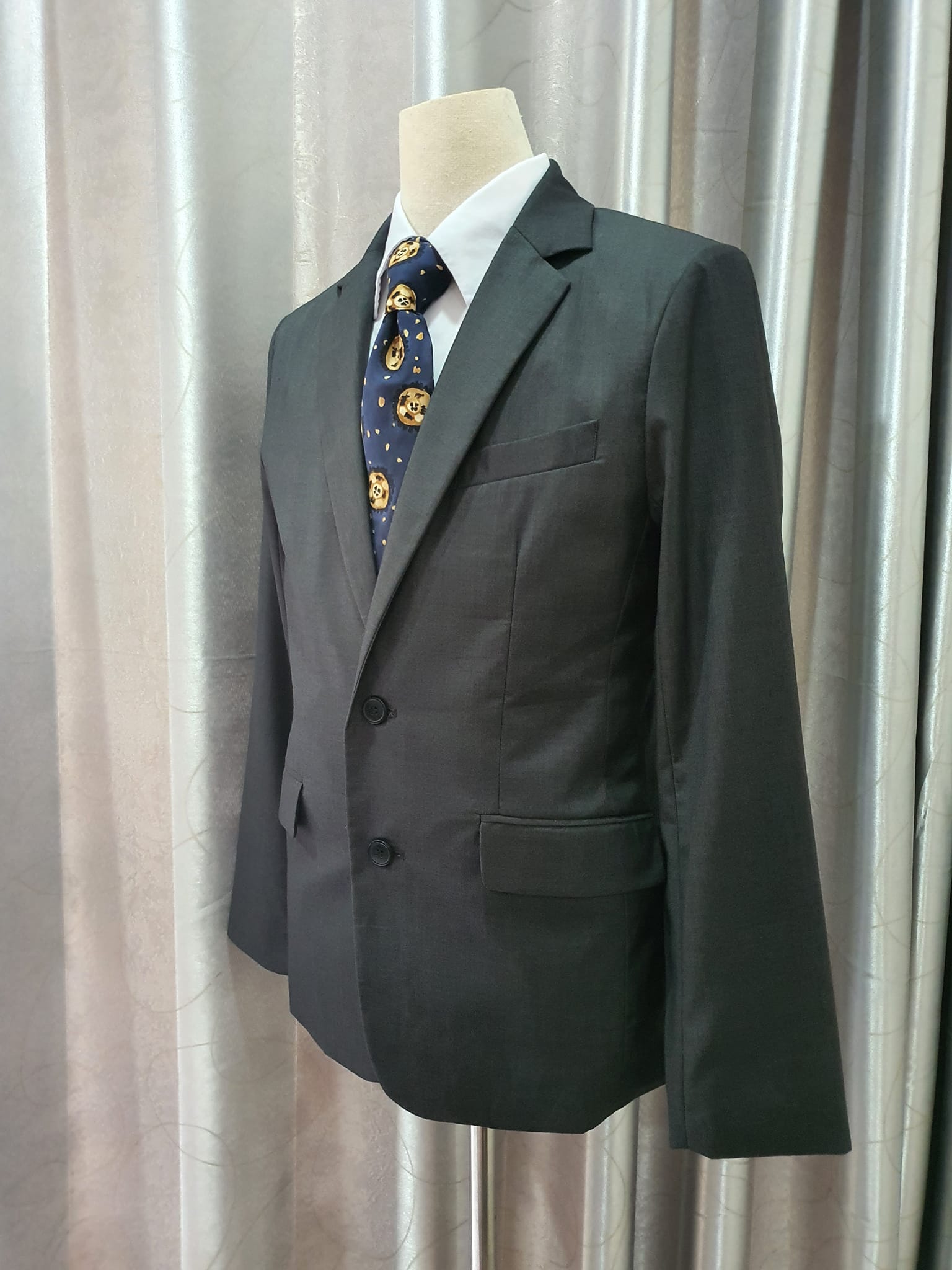 Suit0013 เสื้อสูท นำเข้า มือสอง สีเทาเข้ม Reshell อก 36 นิ้ว