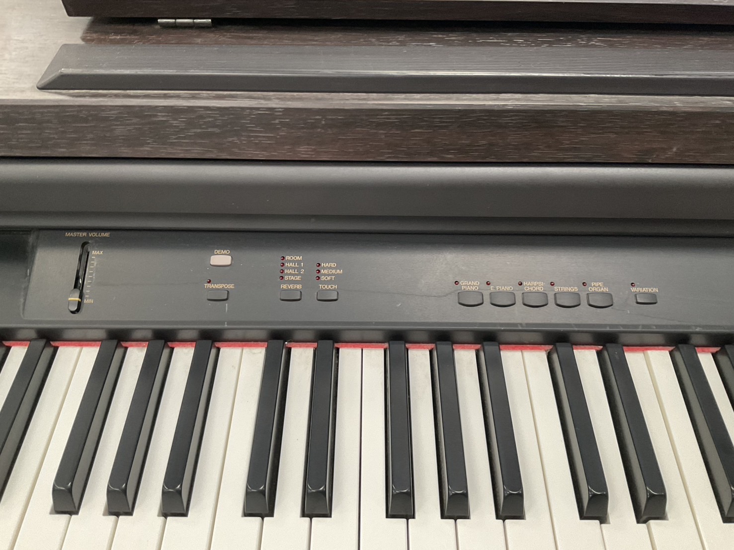 เปียโน YAMAHA : CLP-820 สินค้าไม่พร้อมใช้งาน (ต้องซ่อม)